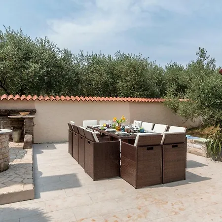 וילה Sunshine פולה